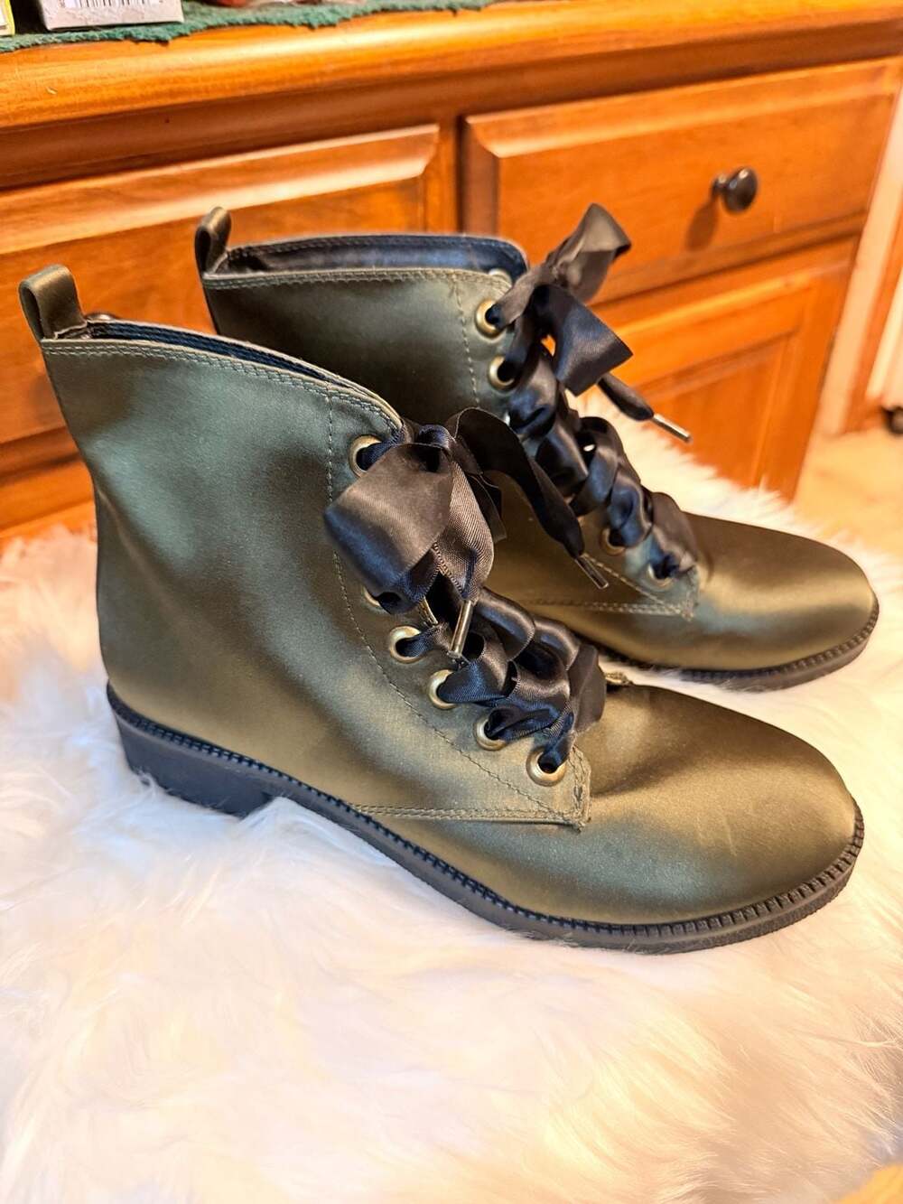 Dirty Laundry SRZ-003 Olive Satin Ribbon Lace-Up Boots Women's Size 8.5